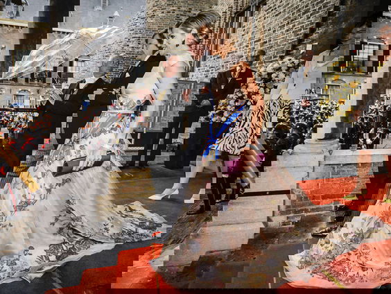 Eerste deel van driedelige biografie koningin Maxima nu te koop