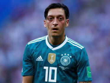 Özil hekelt 'racistische' Duitse voetbalbond en stopt als international