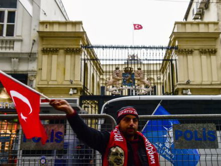 Nederlanders in Turkije reageren uiteenlopend op de ruzie tussen Turkije en Nederland