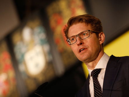 Staatssecretaris Dekker wil nuttiger wetenschappelijk onderzoek