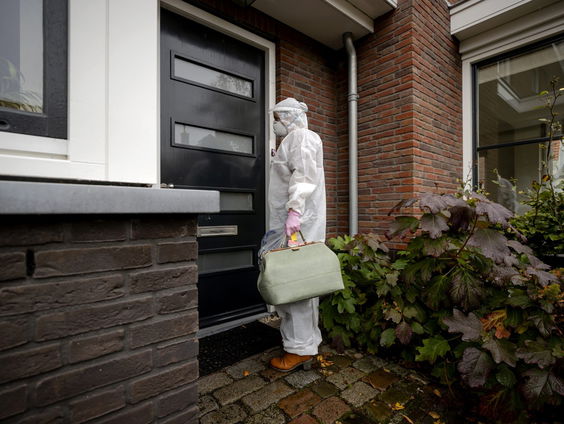 Marcel Levi: opvang coronapatiënten door huisartsen kan tot lagere zorgkosten leiden