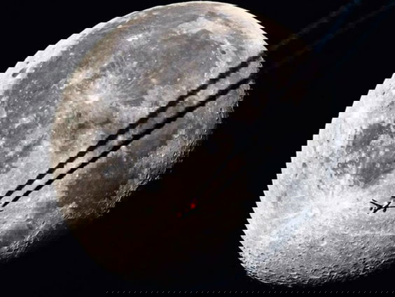 Virale maan foto gemaakt door Jeffrey Groeneweg in de voortuin