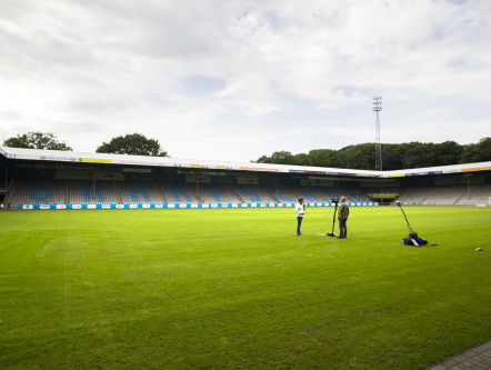 Stadion de Vijverberg kleurt oranje