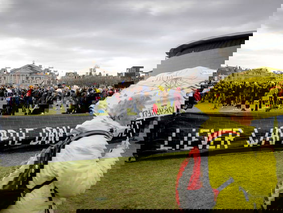 Complotdenkers geportretteerd in het boek 'The truth is out there'