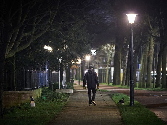 Avondklok en één persoon thuis ontvangen: Welke boete kun je verwachten bij een overtreding?