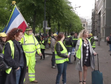 Gele hesjes op de koffie bij Mark Rutte