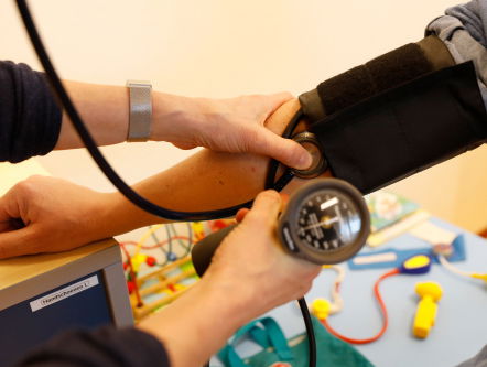 Hartstichting: 'jong of oud, laat je bloeddruk meten'