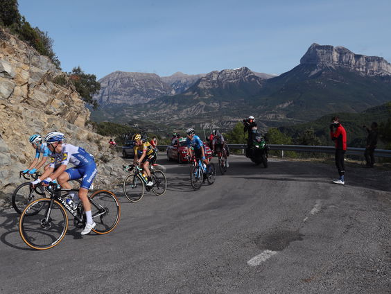 Renners van de Vuelta dwars door de 'grijze' Pyreneeën