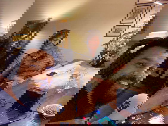 Kroegbaas Liesbeth verkoopt auto om het hoofd boven water te houden