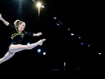 De show van turnster Céline van Gerner