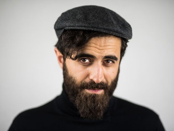 Kunststof - Saman Amini, theatermaker en acteur