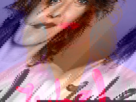 Sanne Wallis de Vries schreef het boek JubeL over 50 zijn en worden