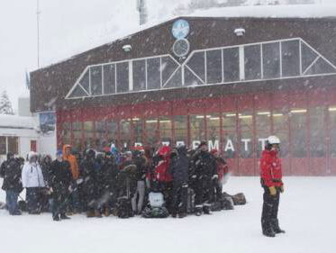 Ski-oorden in de Alpen zuchten onder sneeuw: 'het ligt hier metershoog op het dak'