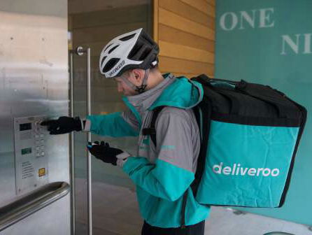 Thuisbezorger sleept Deliveroo voor de rechter