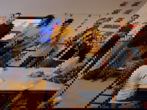 Chef'Special maakt nummer met voor oorlog gevluchte kinderen