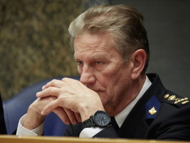 Korpschef Bouman gaf meer baangaranties