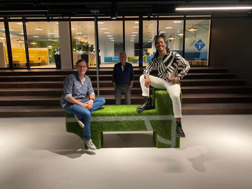 Jeangu Macrooy droomt hardop over nieuw liedje voor Songfestival