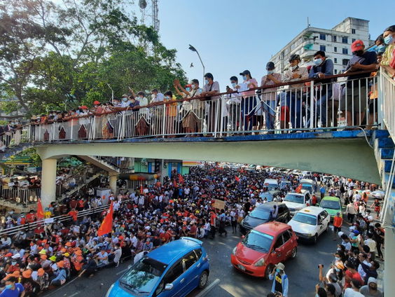 Straatprotesten Myanmar zwellen aan