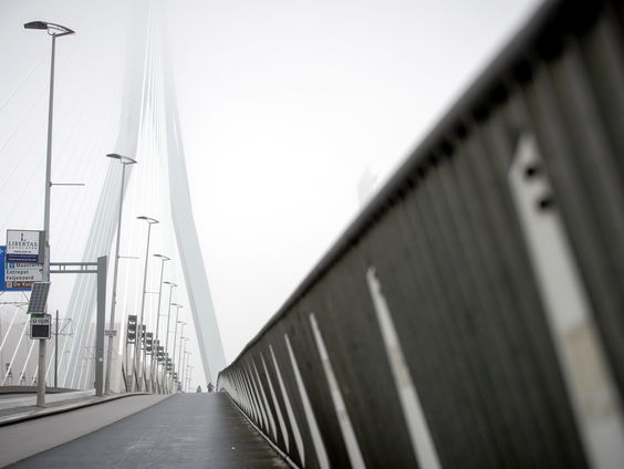 5v12: dichter en schrijver Simone Atangana Bekono