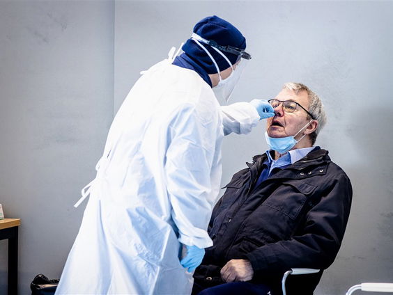 Stand.nl: Mensen met een negatief testbewijs moeten meer vrijheden krijgen