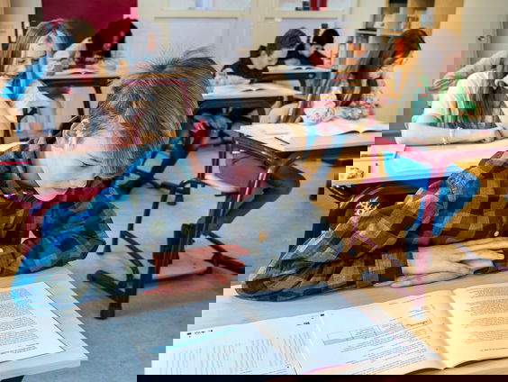 Scholieren en oud Commandant der Strijdkrachten Tom Middendorp willen meer aandacht voor duurzaamheid in ...