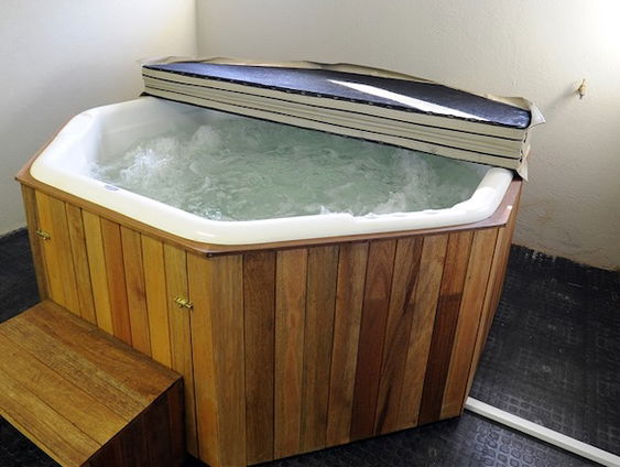 Opgepast: 'Bubbelbaden en jacuzzi's worden snel grote legionellabommetjes'