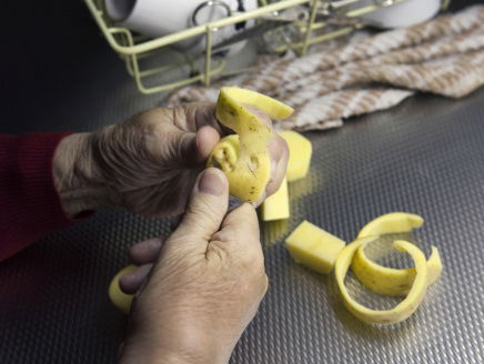 Huishoudelijke taken-kloof tussen mannen en vrouwen wordt kleiner