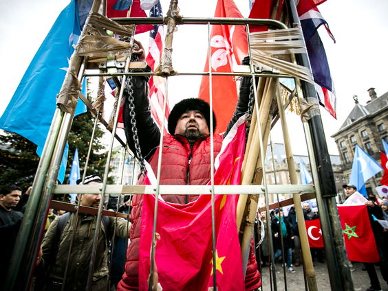 Pompeo uit kritiek op strafkampen in China: 'Dat lacht Beijing weg'