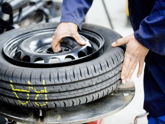 'Rijden met winterbanden in de zomer kan verschil zijn tussen leven en dood'