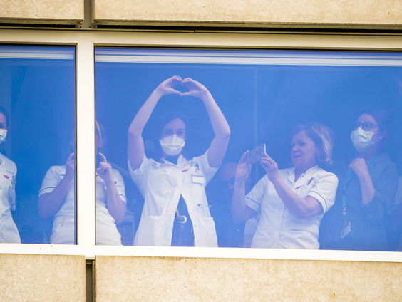 Applaus is niet genoeg voor de zorg