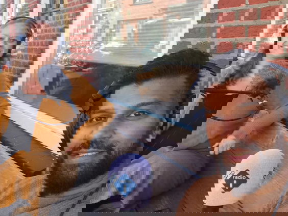 Roos demonstreert tegen intimidatie op Scheveningse boulevard