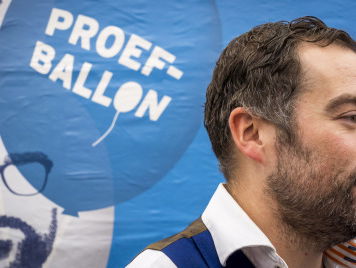 Christine Teunissen (PvdD) doet aangifte tegen de VVD vanwege ballonnen