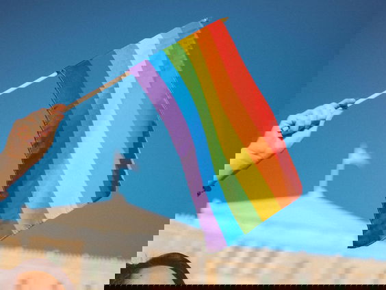 Lesbische, homoseksuele en biseksuele jongeren voelen zich vaker ongelukkig