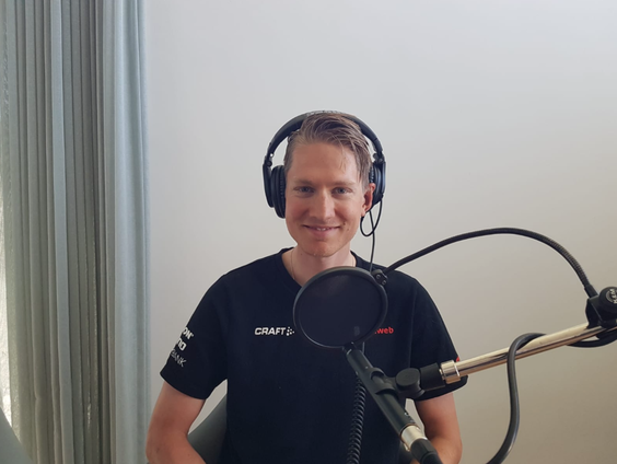 Wilco Kelderman op De Perstribune