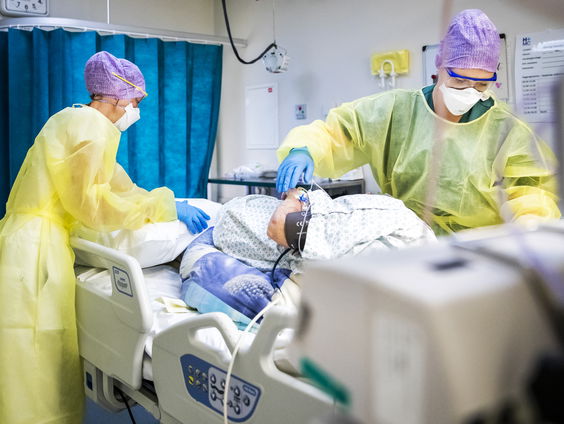 Ruud Coolen van Brakel, directeur Instituut Verantwoord Medicijngebruik, over behandeling corona