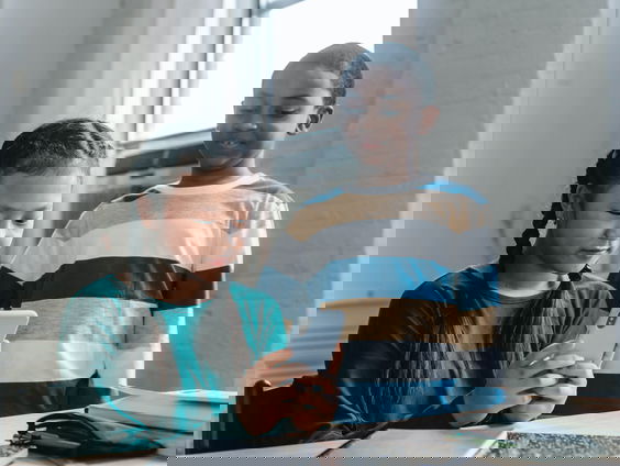 Hoe wij ons laten beïnvloeden door films en series