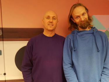 Wat is Halloween zonder enge verhalen? Wij hebben een verhalenverteller in de studio!