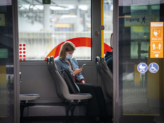 Waarom het zo lastig is om je aan de coronaregels te houden