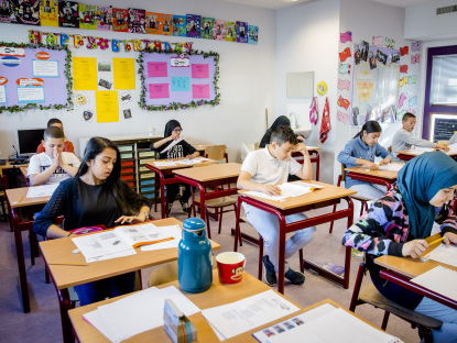 Kinderen in de klas hebben een slechte houding