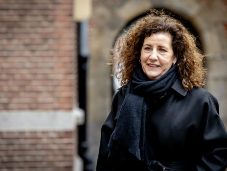 Minister Van Engelshoven: 'sluiting scholen was niet enkel rationeel besluit'