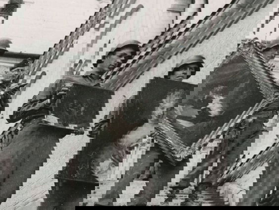 Terug naar Toen: verzameling nazi-roofkunst wordt gevonden (2013)