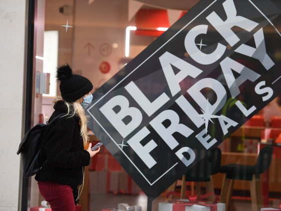Extinction Rebellion demonstreert tegen Black Friday