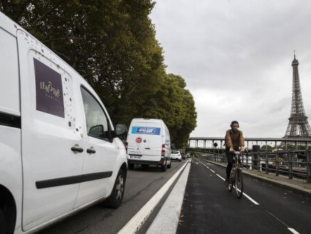 'Verkeersmaatregelen in Parijs, maar automobilisten zijn helemaal niet ingesteld op fietsers'