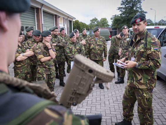 Actieve dienstplicht moet worden ingevoerd zodat jongeren zich beter gaan dragen