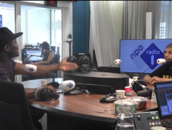 Jerry Afriyie en Yernaz Ramautarsing over discriminatie in het voetbal