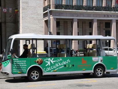 Een bus moet Zuid-Italianen aan een baan in Noord-Italië helpen