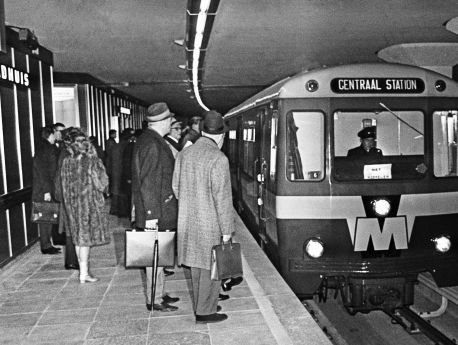 Feest in Rotterdam: metro viert 50e verjaardag