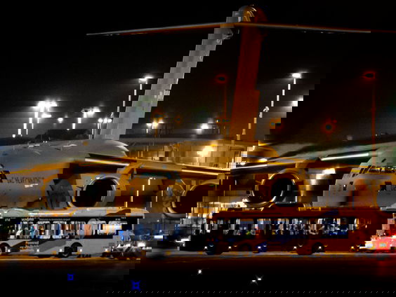 Eerste evacués aangekomen op Schiphol, maar lang niet iedereen lukt het om terug te komen