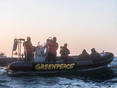 Greenpeace voert actie bij Schiermonnikoog
