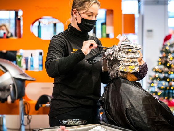 Extra lange avond voor kappers en nagelstudio's